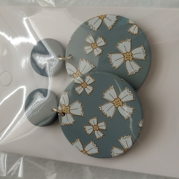 Flower desing Dangle earrings - Picture 8 of 10